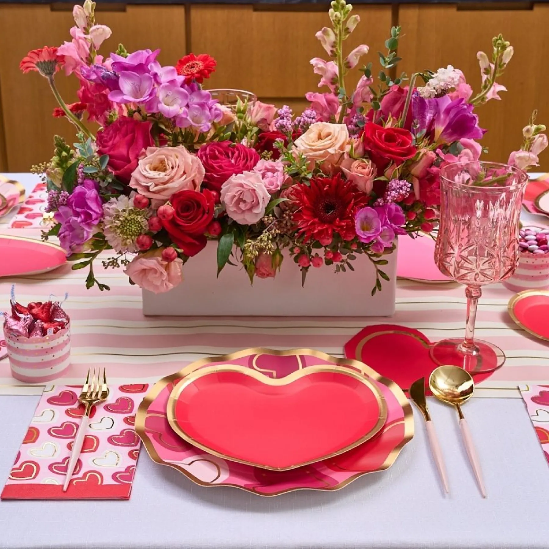 Love Notes Table Setting-Sophistiplate Best