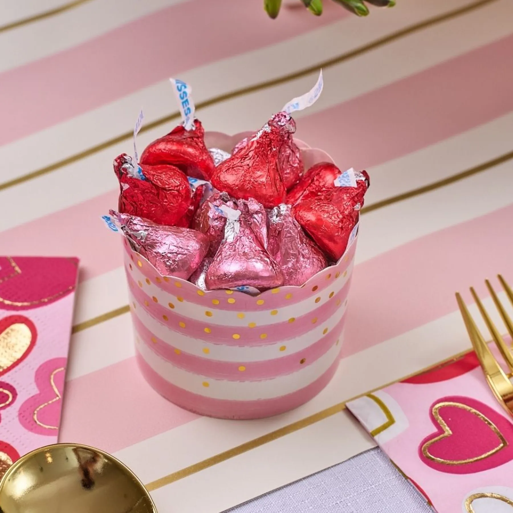 Love Notes Table Setting-Sophistiplate Best