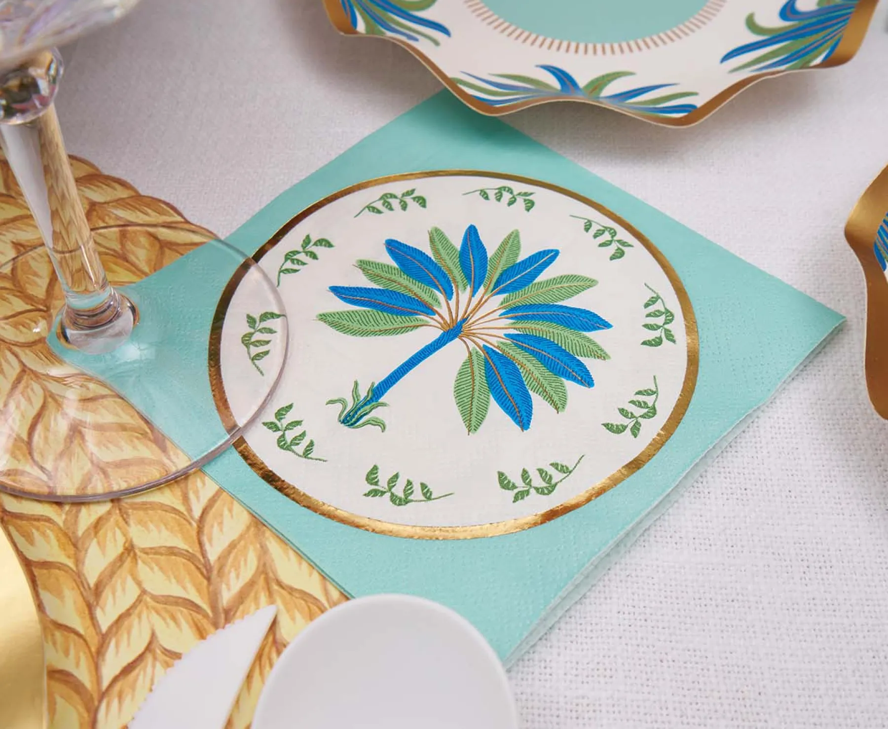 Preppy Palm Table Setting-Sophistiplate Fashion