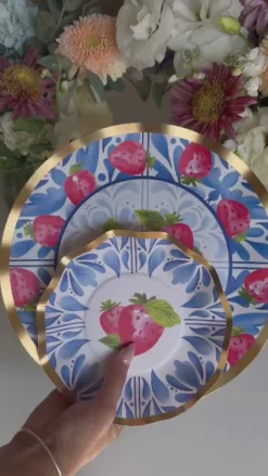 Wavy Dinner Plate Bleu Strawberries - 8pkg-Sophistiplate Clearance
